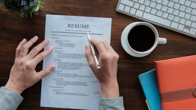 This article will discuss a handful of tips and best practices to follow when it comes to crafting your resume. It’ll also show you a few things that you should leave off your resume or change.